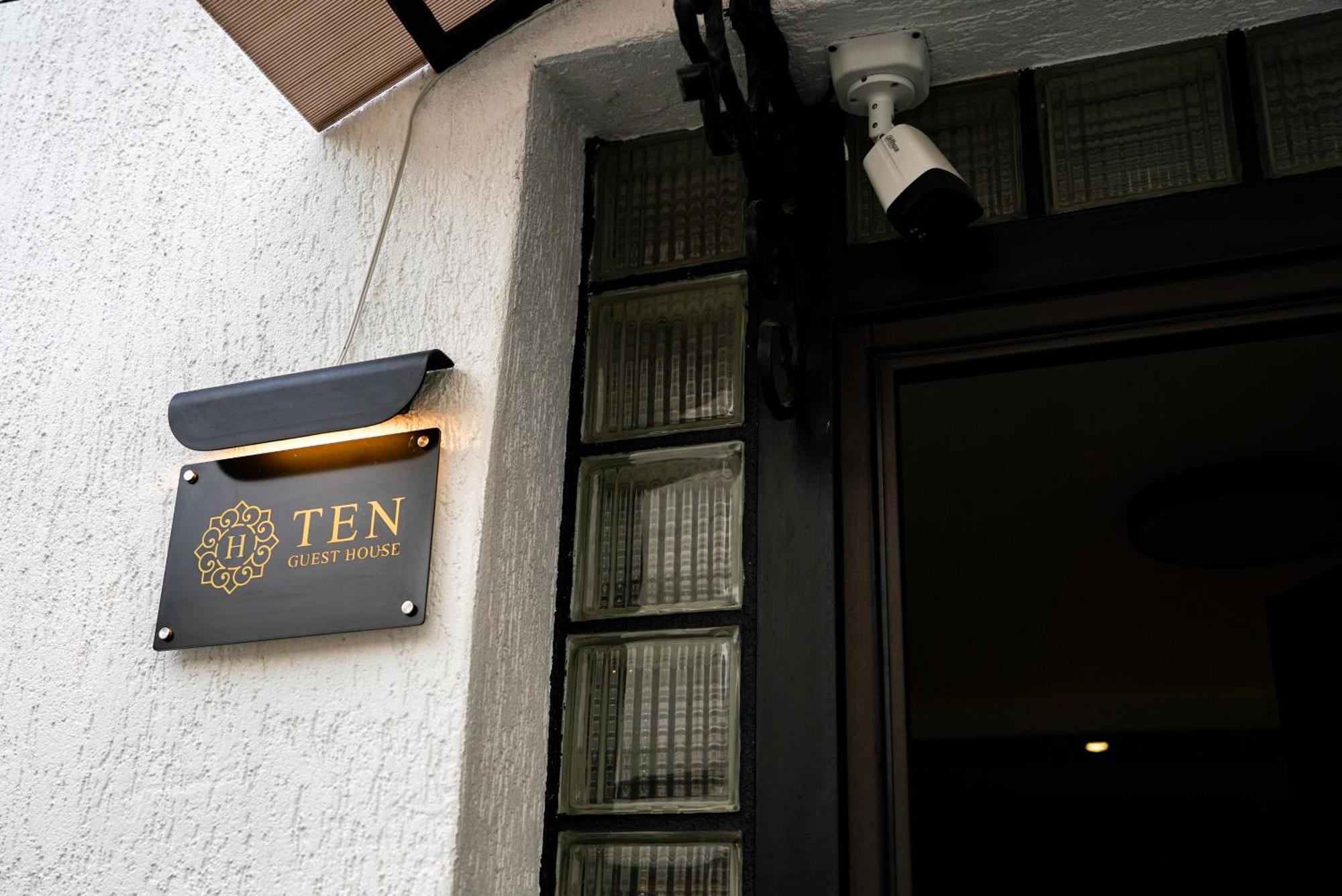 Ten Guest House Pristina Esterno foto