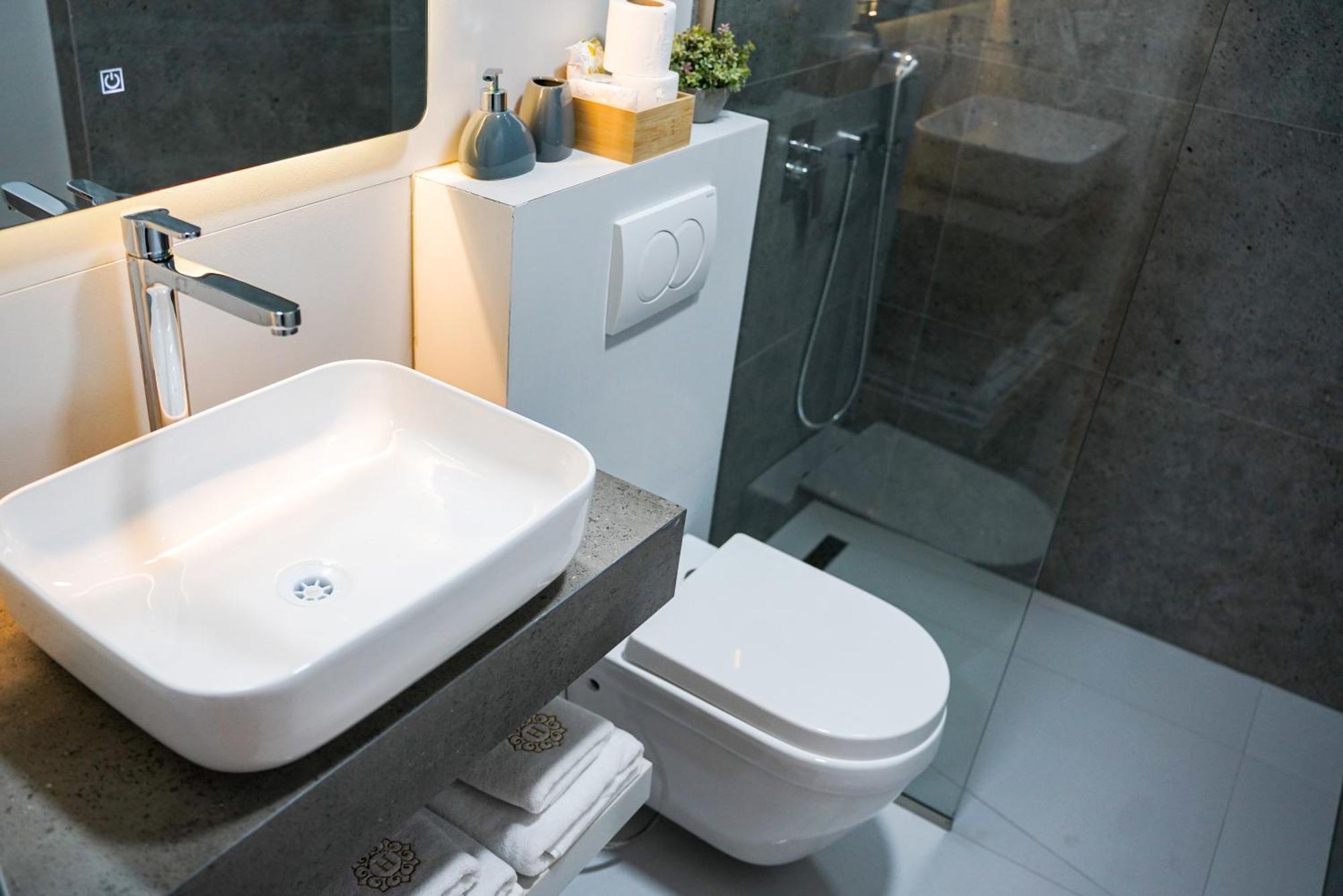 Ten Guest House Pristina Esterno foto